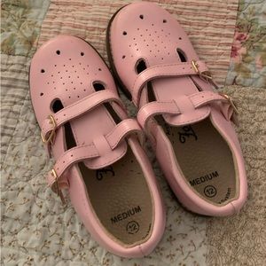 Pink footmates